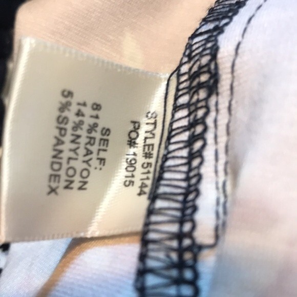 Skies are Blue Scalloped Hem & pockets Navy Floral Skirt size small - Picture 9 of 9